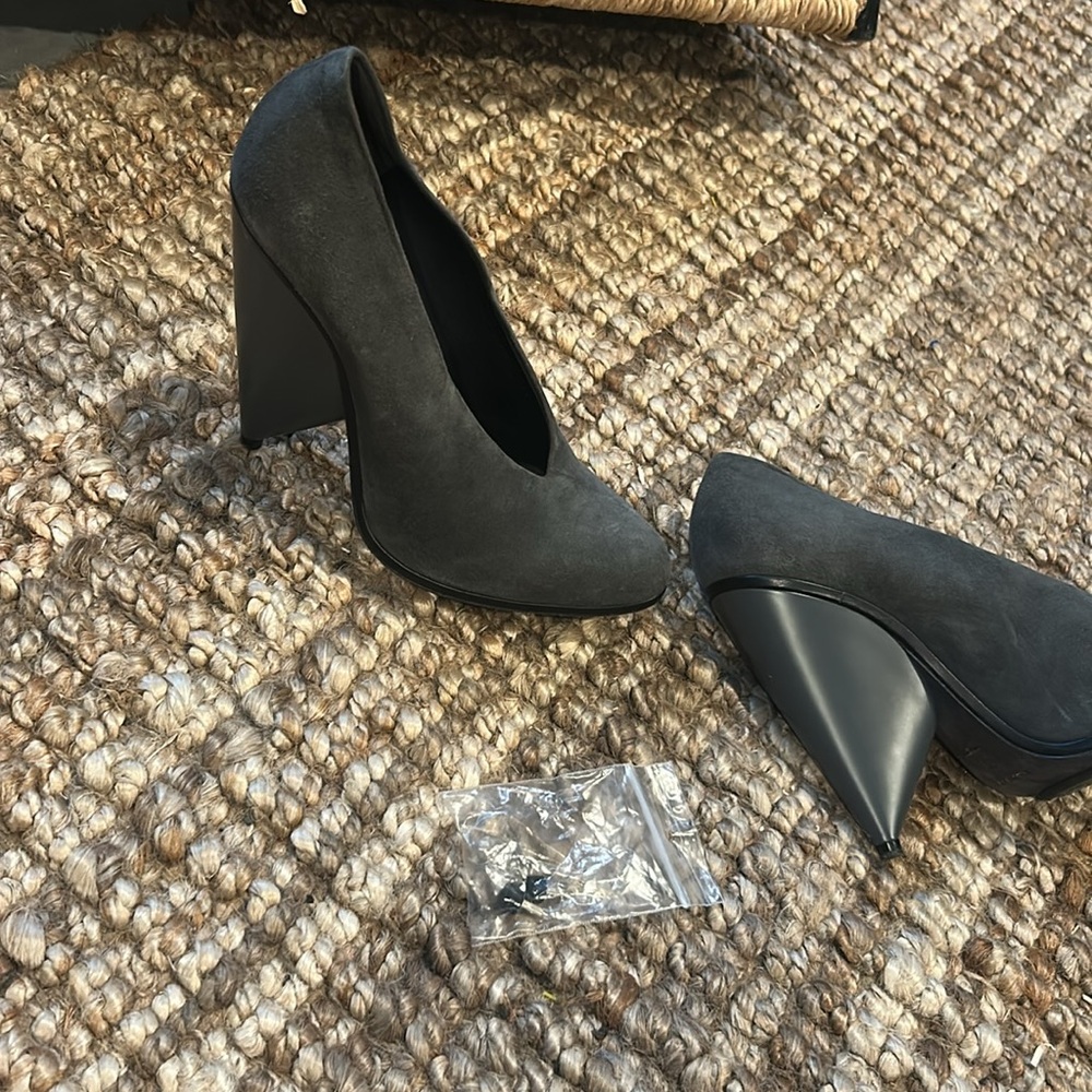 NEW Balenciaga Paris Grey Suede Leather Elegant Gray Block Heels Size 39 - Picture 3 of 10